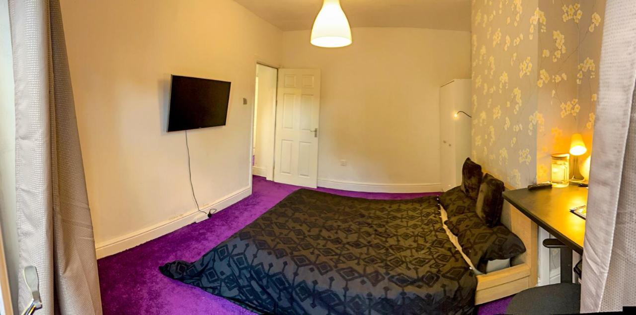 Wolves Living Bed & Breakfast Bushbury ภายนอก รูปภาพ